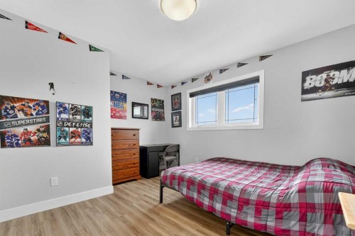64 Riverhurst Cove West, Lethbridge, AB - Indoor Photo Showing Bedroom