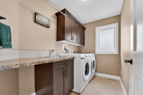 64 Riverhurst Cove West, Lethbridge, AB - Indoor Photo Showing Laundry Room