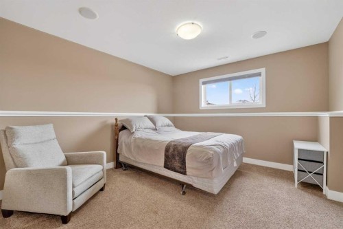 64 Riverhurst Cove West, Lethbridge, AB - Indoor Photo Showing Bedroom