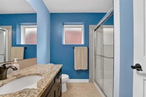 64 Riverhurst Cove West, Lethbridge, AB - Indoor Photo Showing Bathroom