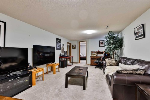 2618 20 Avenue South, Lethbridge, AB - Indoor Photo Showing Living Room