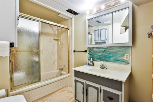 2618 20 Avenue South, Lethbridge, AB - Indoor Photo Showing Bathroom