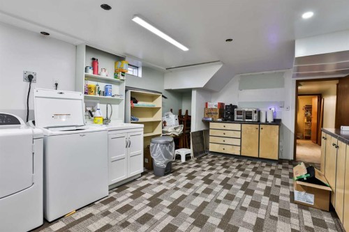 2618 20 Avenue South, Lethbridge, AB - Indoor Photo Showing Laundry Room