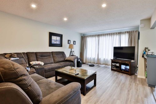 2618 20 Avenue South, Lethbridge, AB - Indoor Photo Showing Living Room