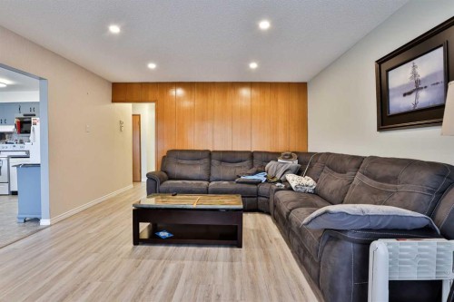 2618 20 Avenue South, Lethbridge, AB - Indoor Photo Showing Living Room