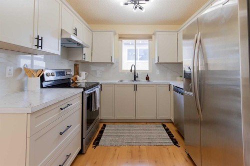28 Dakota Road West, Lethbridge, AB - Indoor Photo Showing Kitchen With Stainless Steel Kitchen With Double Sink With Upgraded Kitchen