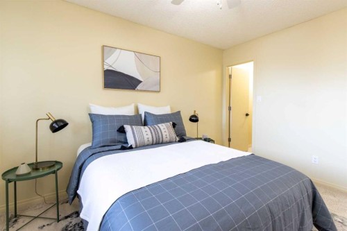 28 Dakota Road West, Lethbridge, AB - Indoor Photo Showing Bedroom