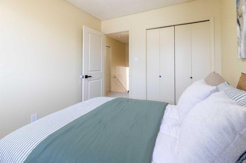 28 Dakota Road West, Lethbridge, AB - Indoor Photo Showing Bedroom