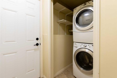 28 Dakota Road West, Lethbridge, AB - Indoor Photo Showing Laundry Room
