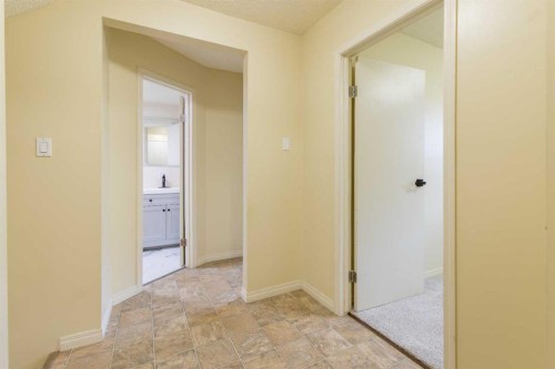 28 Dakota Road West, Lethbridge, AB - Indoor Photo Showing Other Room