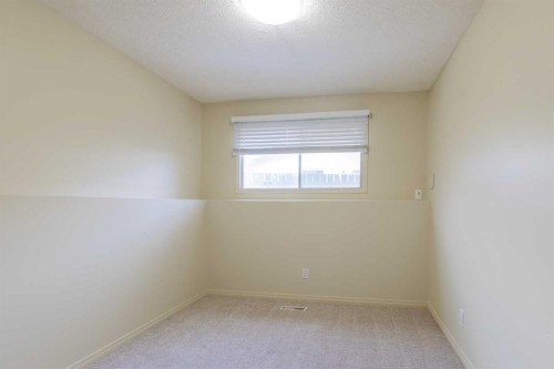 28 Dakota Road West, Lethbridge, AB - Indoor Photo Showing Other Room