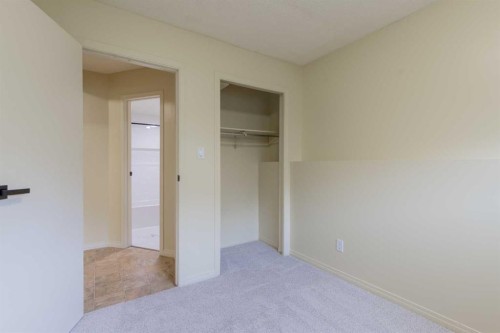 28 Dakota Road West, Lethbridge, AB - Indoor Photo Showing Other Room