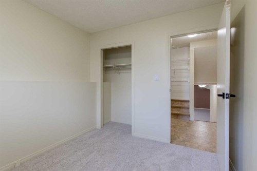 28 Dakota Road West, Lethbridge, AB - Indoor Photo Showing Other Room