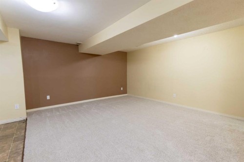 28 Dakota Road West, Lethbridge, AB - Indoor Photo Showing Other Room