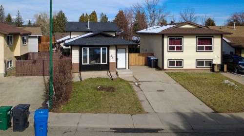 28 Dakota Road West, Lethbridge, AB - Outdoor With Facade
