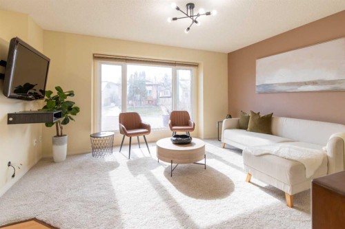 28 Dakota Road West, Lethbridge, AB - Indoor Photo Showing Living Room