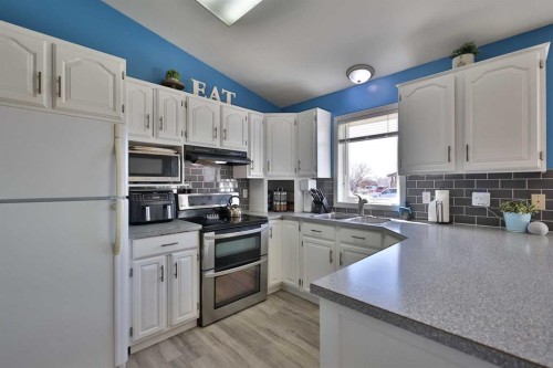 235 E 200 S, Raymond, AB - Indoor Photo Showing Kitchen With Double Sink