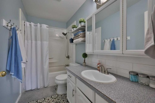 235 E 200 S, Raymond, AB - Indoor Photo Showing Bathroom