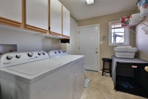 235 E 200 S, Raymond, AB - Indoor Photo Showing Laundry Room