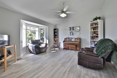 235 E 200 S, Raymond, AB - Indoor Photo Showing Living Room