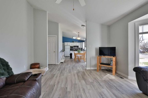 235 E 200 S, Raymond, AB - Indoor Photo Showing Living Room