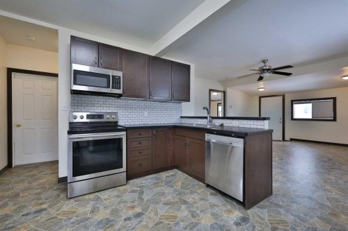 1817 1A Avenue North, Lethbridge, AB - Indoor Photo Showing Kitchen
