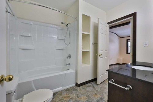 1817 1A Avenue North, Lethbridge, AB - Indoor Photo Showing Bathroom