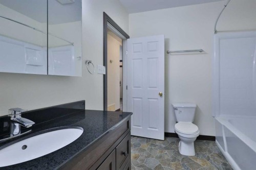 1817 1A Avenue North, Lethbridge, AB - Indoor Photo Showing Bathroom