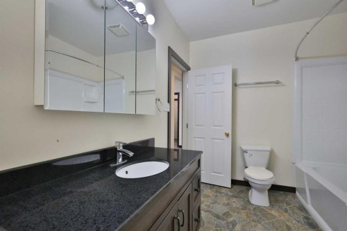 1817 1A Avenue North, Lethbridge, AB - Indoor Photo Showing Bathroom