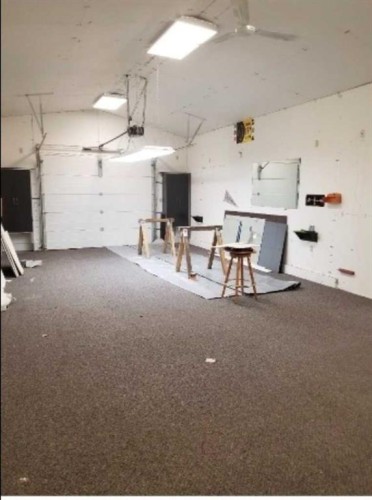 1817 1A Avenue North, Lethbridge, AB - Indoor Photo Showing Garage