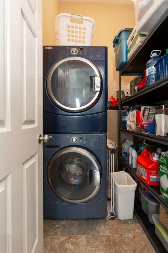 570 Edinburgh Road West, Lethbridge, AB - Indoor Photo Showing Laundry Room