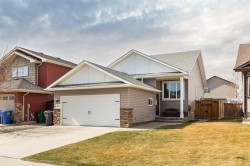 570 Edinburgh Road WESTLethbridge, AB T1J 4Z7
