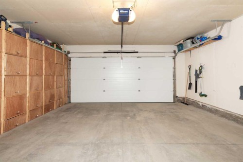 570 Edinburgh Road West, Lethbridge, AB - Indoor Photo Showing Garage