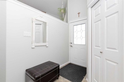 570 Edinburgh Road West, Lethbridge, AB - Indoor Photo Showing Other Room