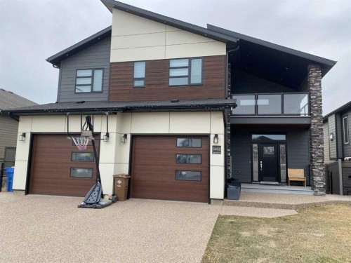 5402 43 Street, Taber, AB - Outdoor