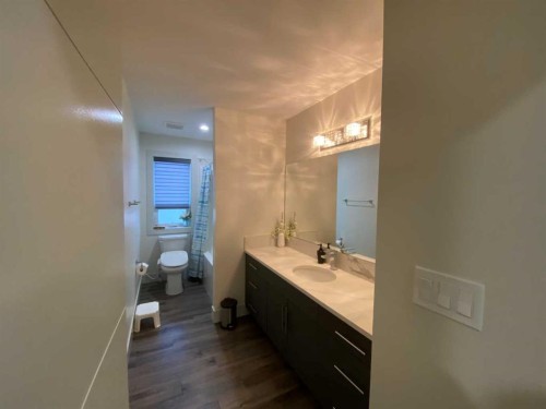 5402 43 Street, Taber, AB - Indoor Photo Showing Bathroom