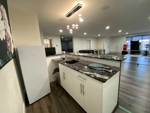 5402 43 Street, Taber, AB - Indoor