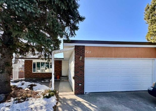 927 20 A Avenue  Coaldale, AB T1M 1B3