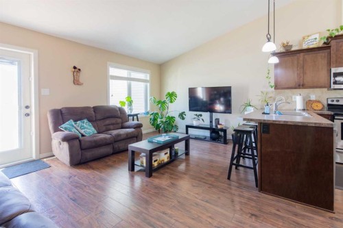 3-213 Lettice Perry Road North, Lethbridge, AB - Indoor Photo Showing Living Room