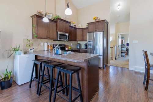 3-213 Lettice Perry Road North, Lethbridge, AB - Indoor Photo Showing Kitchen