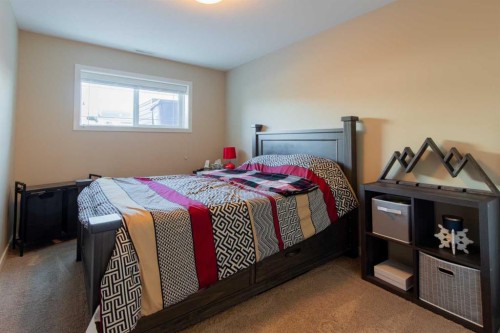 3-213 Lettice Perry Road North, Lethbridge, AB - Indoor Photo Showing Bedroom