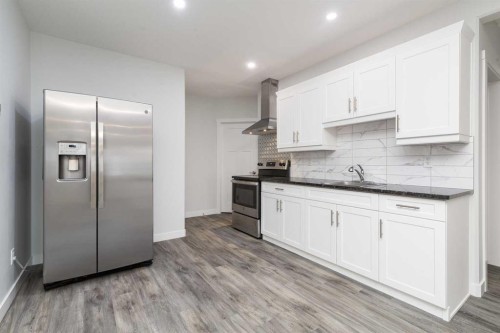 22 Rivergrove Run West, Lethbridge, AB - Indoor Photo Showing Kitchen