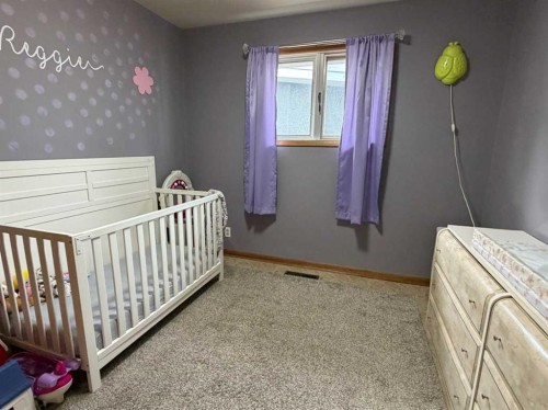 5212 51 Street, Taber, AB - Indoor Photo Showing Bedroom