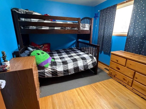 5212 51 Street, Taber, AB - Indoor Photo Showing Bedroom