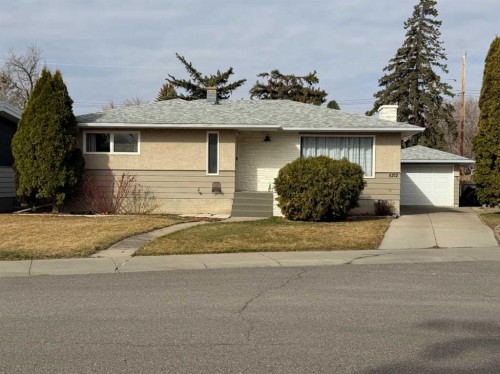 5212 51 Street, Taber, AB - Outdoor