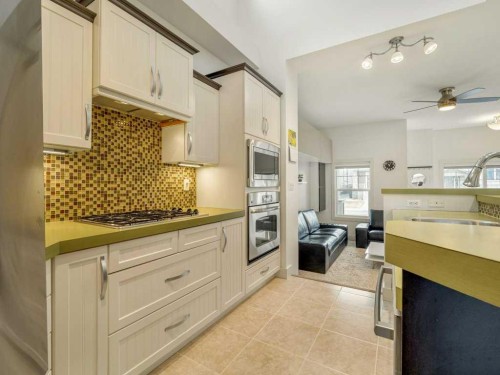 406 Twinriver Road West, Lethbridge, AB - Indoor Photo Showing Kitchen