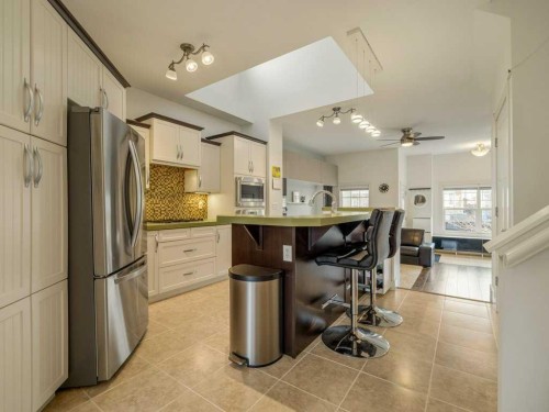 406 Twinriver Road West, Lethbridge, AB - Indoor Photo Showing Kitchen With Upgraded Kitchen