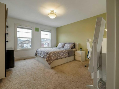 406 Twinriver Road West, Lethbridge, AB - Indoor Photo Showing Bedroom