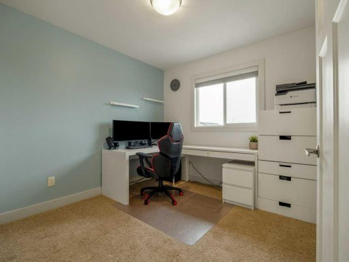 406 Twinriver Road West, Lethbridge, AB - Indoor Photo Showing Other Room