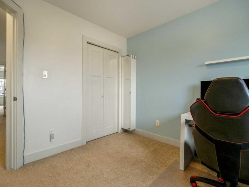 406 Twinriver Road West, Lethbridge, AB - Indoor Photo Showing Other Room